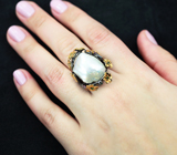 Серебряное кольцо с жемчужиной барокко 36,67 карата, цаворитами гранатами и разноцветными сапфирами