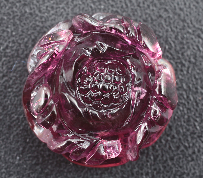 Резной рубеллит турмалин 7,59 карата