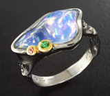 Серебряное кольцо с кристаллическим эфиопским опалом 2,34 карата, цаворитом и красным сапфиром Серебро 925