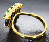 Золотое кольцо с ограненным черным опалом 2,99 карата и цаворитами Золото