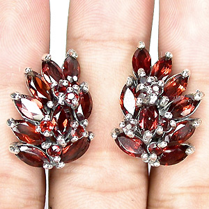 Изящные серьги с гранатами