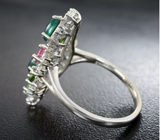 Серебряное кольцо с кристаллическими черными опалами, диопсидами и розовым турмалином