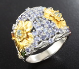 Эффектное серебряное кольцо с танзанитами, турмалинами и голубыми топазами Серебро 925