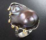 Серебряное кольцо с цветной жемчужиной барокко 47,1 карата и синими сапфирами  Серебро 925