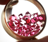Золотое кольцо c кристаллами рубиновой шпинели 5,34 карата под сапфировым стеклом Золото