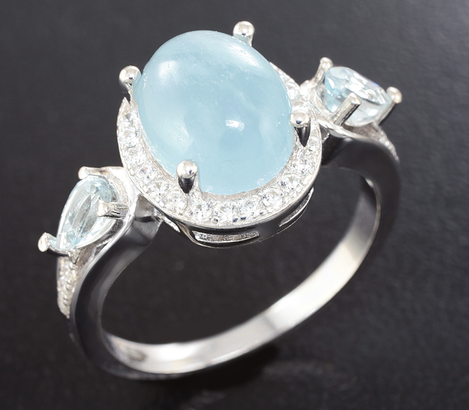 Изящное серебряное кольцо с аквамарином и топазами