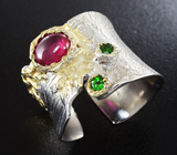 Серебряное кольцо с рубином и диопсидами