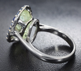 Серебряное кольцо с зеленым турмалином и васильковыми сапфирами Серебро 925