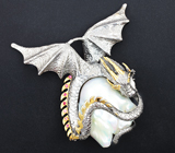 Серебряный кулон «Дракон» с жемчужиной барокко 58,4 карата, красными сапфирами и цаворитами Серебро 925