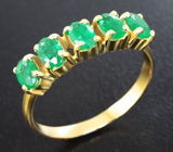 Золотое кольцо с уральскими изумрудами топового цвета 0,95 карата Золото