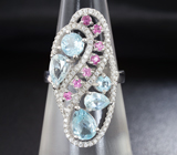 Изысканное cеребряное кольцо с голубыми топазами и сапфирами