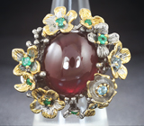 Серебряное кольцо с крупным рубином 28,2 карата, изумрудами и голубыми топазами Серебро 925