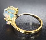 Золотое кольцо с кристаллическим эфиопским опалом топовой опалесценции 3,48 карата Золото