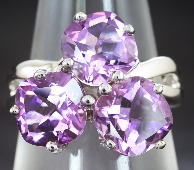 Замечательное серебряное кольцо с аметистами Серебро 925