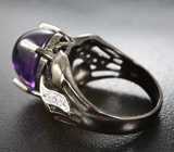 Серебряное кольцо с кабошоном 10+ карат и ограненными аметистами