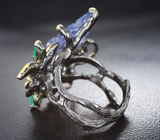 Серебряное кольцо с резным иолитом, хризопразом, перидотом и изумрудами Серебро 925