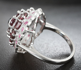 Шикарное серебряное кольцо с кристаллическим черным опалом, родолитами и пурпурными сапфирами Серебро 925