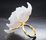 Золотое эффектное кольцо с роскошным резным агатом 105 карата и изумрудами Золото