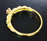 Золотое кольцо с редким розовым 0,17 карата и бесцветными бриллиантами Золото
