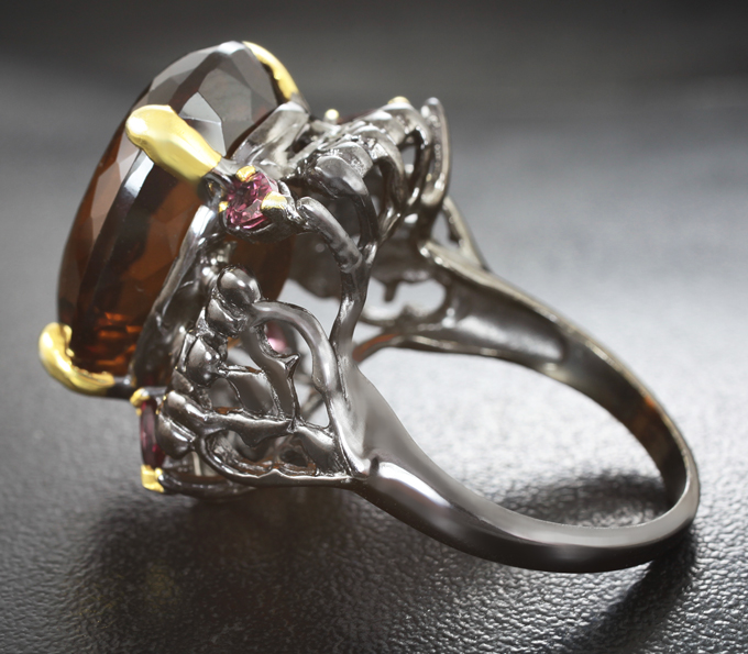 Серебряное кольцо с коньячным цитрином 25+ карат и родолитами Серебро 925