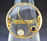 Золотое кольцо «Инь-Ян» с бесцветными и черными бриллиантами под сапфировым стеклом Золото