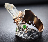 Серебряное кольцо с кристаллом бесцветного кварца и диопсидами