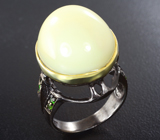 Серебряное кольцо с молочно-желтым опалом и диопсидами Серебро 925