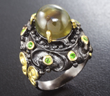 Серебряное кольцо с кабошоном зеленого сапфира и диопсидами Серебро 925