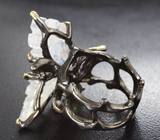 Серебряное кольцо с резным лунным камнем 16+ карат и перидотами Серебро 925