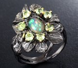 Серебряное кольцо с кристаллическим эфиопским опалом и перидотами