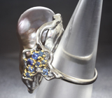 Серебряное кольцо с цветной жемчужиной барокко 46,15 карата и синими сапфирами