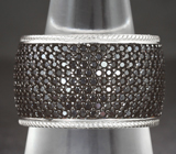 Широкое серебряное кольцо с черными шпинелями