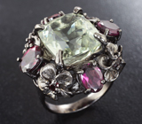 Серебряное кольцо с зеленым аметистом 8+ карат и родолитами