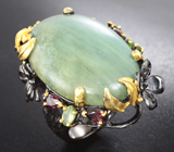 Серебряное кольцо c крупным зеленым бериллом, перидотами и родолитами Серебро 925