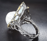 Серебряное кольцо с жемчужиной барокко 36,9 карата и синими сапфирами