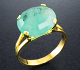 Золотое кольцо с крупным уральским двухцветным изумрудом 5,46 карата Золото