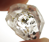 Quartz with petrolueum (Кварц с углеводородами) 20,54 карата Не указан