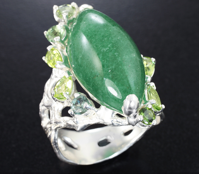 Серебряное кольцо с авантюрином 21+ карат, перидотами, турмалинами и бериллом