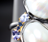 Серебряное кольцо с жемчугом барокко 17,77 карата, танзанитами и синими сапфирами Серебро 925