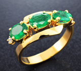 Золотое кольцо с насыщенными уральскими изумрудами 0,92 карата и бриллиантами