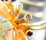 Мобильное золотое кольцо c ограненным эфиопским опалом 4,51 карата, цаворитами, красными сапфирами, гранатами со сменой цвета и бриллиантами Золото