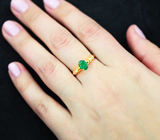 Золотое кольцо с сочно-зеленым уральскими изумрудами 0,84 карата и бриллиантами Золото