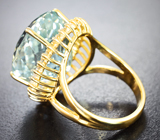 Золотое кольцо с крупным аквамарином 17,35 карата и лейкосапфирами Золото