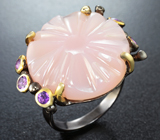 Серебряное кольцо c резным розовым кварцем 24+ карат и аметистами