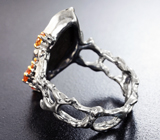 Серебряное кольцо с аммолитом аммонита и золотистыми сапфирами Серебро 925