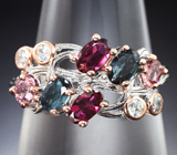 Оригинальное серебряное кольцо с родолитами, насыщенно-синими топазами и розовыми турмалинами Серебро 925