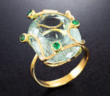 Золотое кольцо с крупным аквамарином 21,14 карата, уральскими изумрудами и бриллиантами Золото