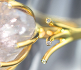 Золотое кольцо с невероятных размеров нежно-розовым кунцитом 61 карат и бриллиантами Золото