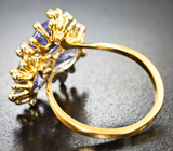 Золотое кольцо с яркими танзанитами отличной чистоты 5,48 карата