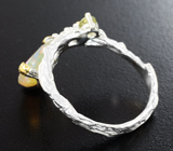 Серебряное кольцо с ограненным эфиопским опалом и перидотами Серебро 925